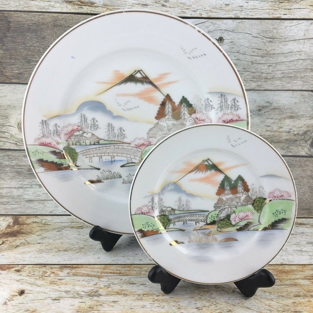 VTG Kutani KUT370 Hand Painted Scene Gold Accents Trim Dinner + Bread Plates